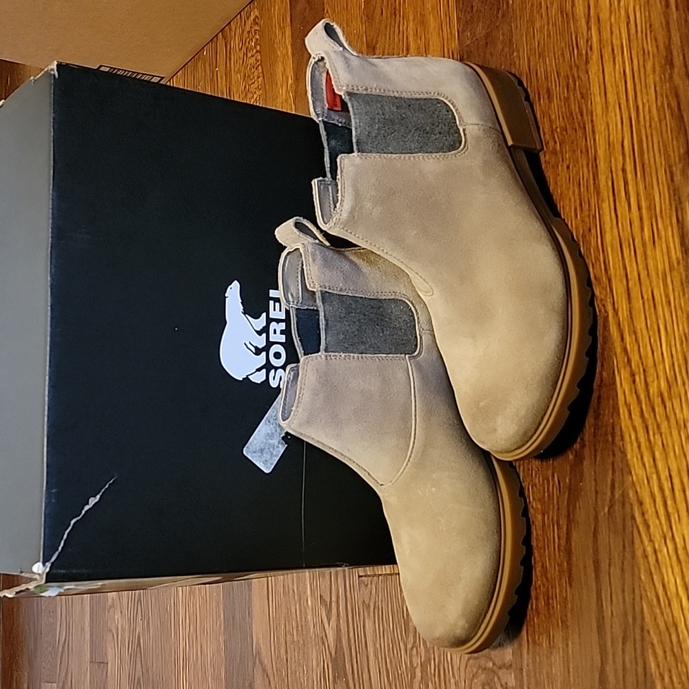 NWB Emilie II Chelsea Bootsz 9.5